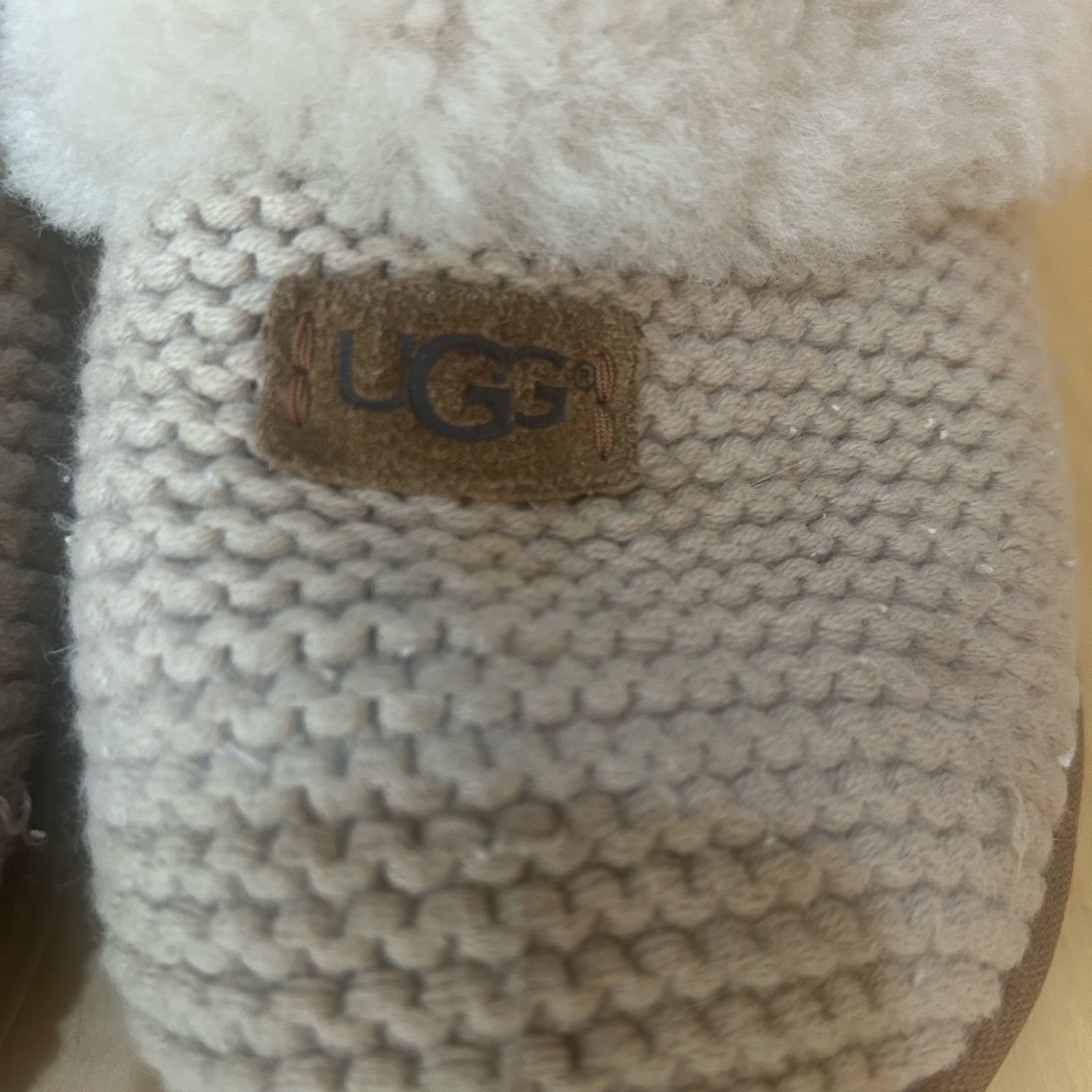 UGG Cream Cozy Knit Slippers Sz 8 - Picture 5 of 6